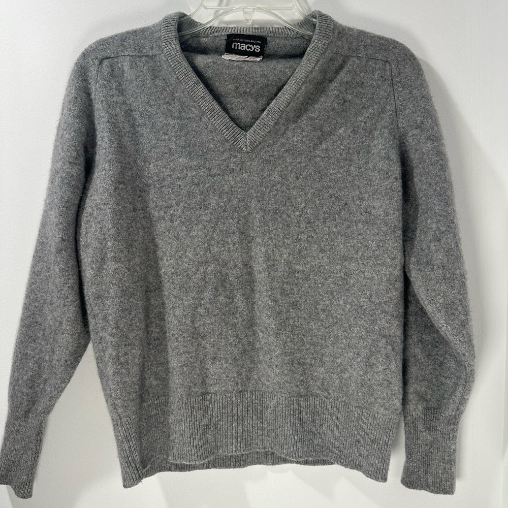 Macy's Classic Gray V-Neck Men's Sweater made in Scotland